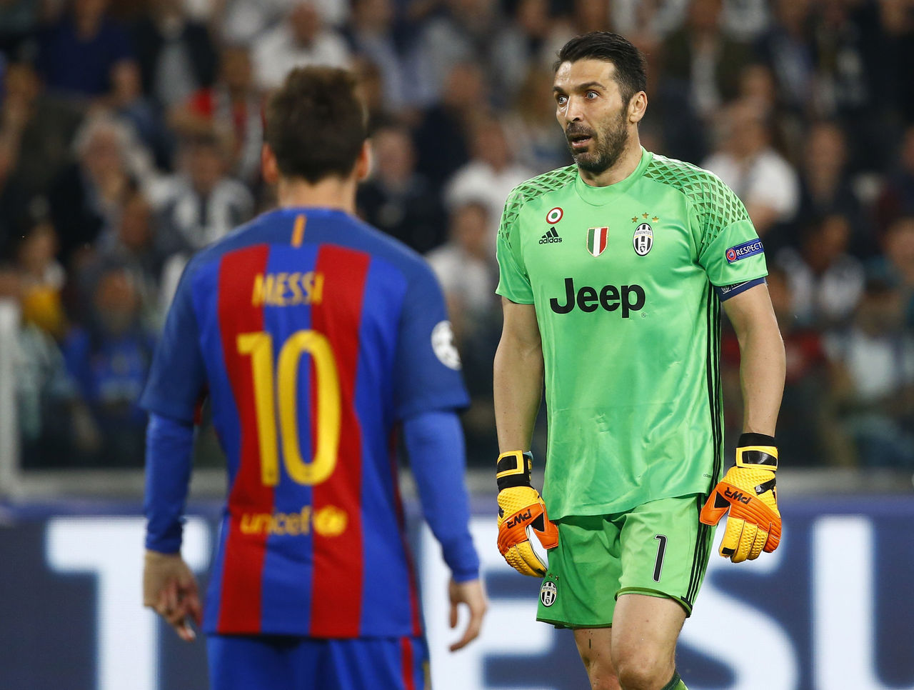 Gianluigi Buffon:« Messi est meilleur que CR7. J’espère qu’il gagnera le Ballon d’Or ...» Gianluigi Buffon:« Messi est meilleur que CR7. J’espère qu’il gagnera le Ballon d’Or ...»