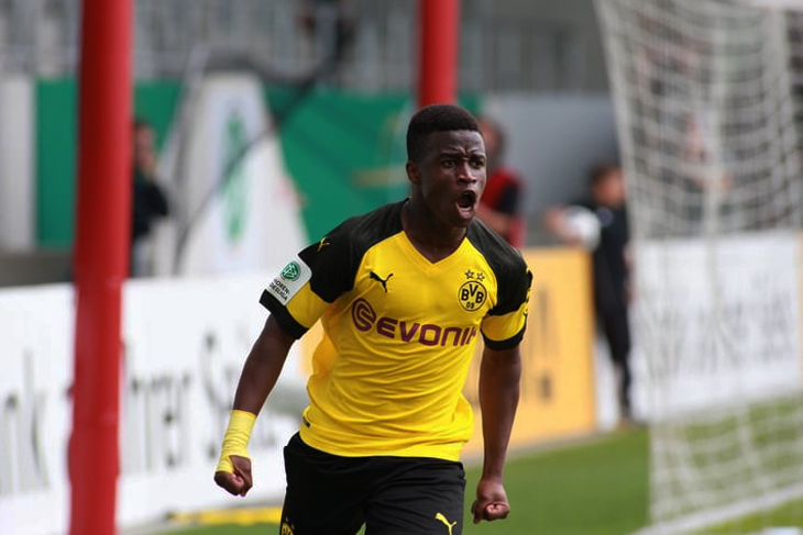 Nike a signé un contrat de 10 millions d'euros avec un Camerounais de 14 ans de «Borussia Dortmund»