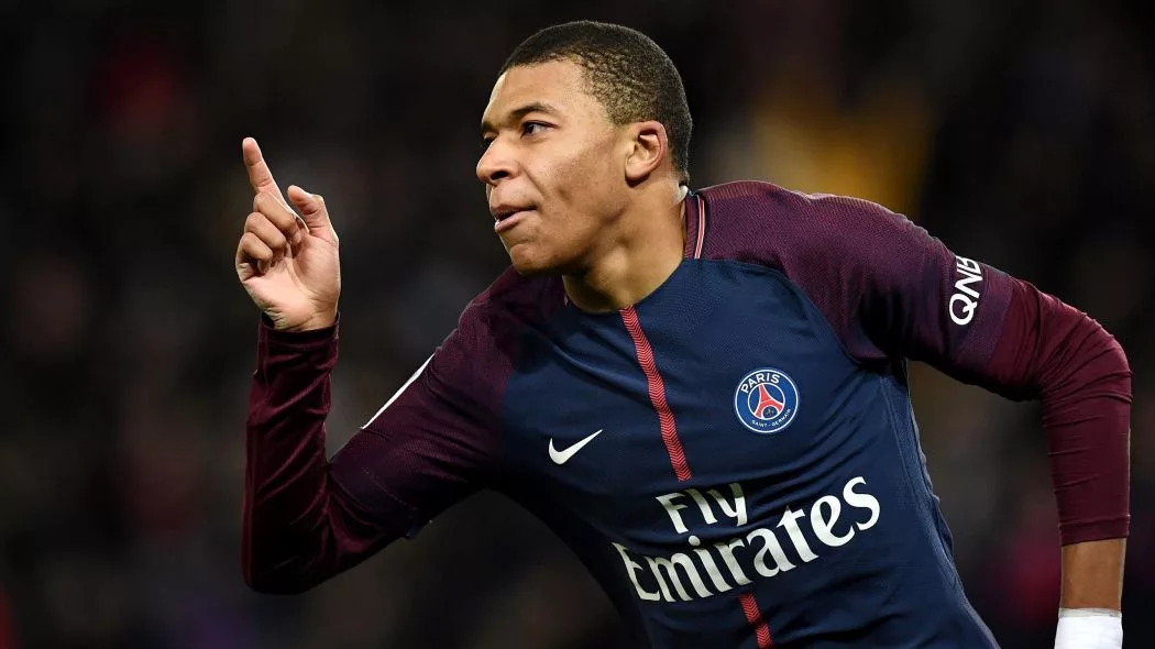 Manchester United fait une offre de 300 millions d'euros pour Kylian Mbappé Manchester United fait une offre de 300 millions d'euros pour Kylian Mbappé