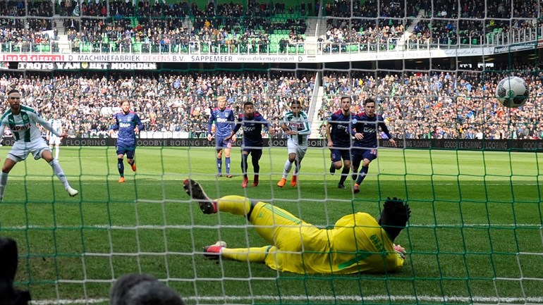 Onana repousse un pénalty contre Groningen Onana repousse un pénalty contre Groningen