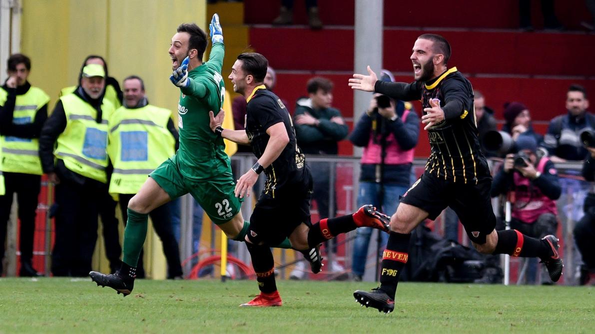 Le gardien de but donne à Benevento son premier but de la saison Le gardien de but donne à Benevento son premier but de la saison