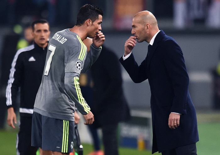 Cristiano Ronaldo  voudrait  désobéir à Zinedine Zidane  selon As