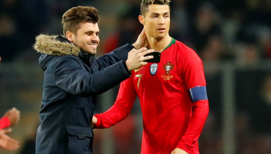 Un match du Portugal interrompu pour des selfies avec Ronaldo