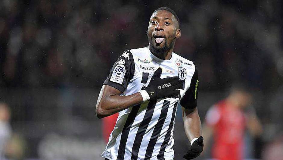 Toko Ekambi, deuxième attaquant le plus performant du mois de mars en Ligue 1 Toko Ekambi, deuxième attaquant le plus performant du mois de mars en Ligue 1