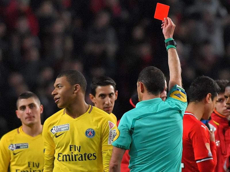 Premier carton rouge de Mbappé