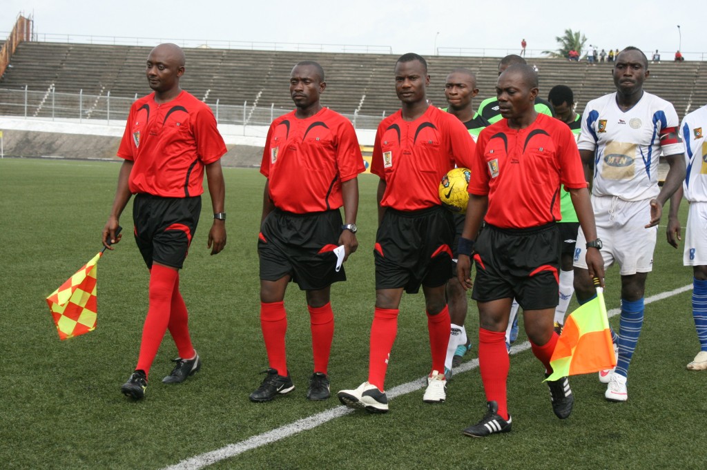 La Ligue menace les arbitres La Ligue menace les arbitres