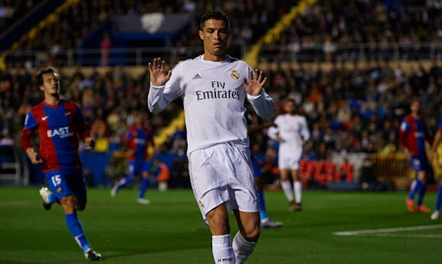 Après son mauvais geste, Cristiano Ronaldo doit-il s'attendre à une nouvelle suspension? Après son mauvais geste, Cristiano Ronaldo doit-il s'attendre à une nouvelle suspension?