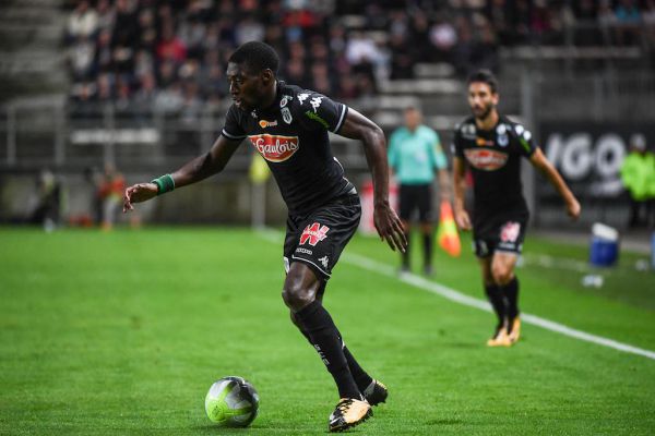 Match de la peur entre Toko Ekambi et Assou Ekotto Match de la peur entre Toko Ekambi et Assou Ekotto