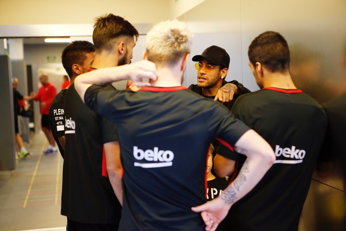 Neymar chez ses anciens coéquipiers du Barça 