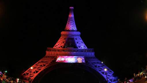 La Tour Eiffel salue l'arrivée de Neymar