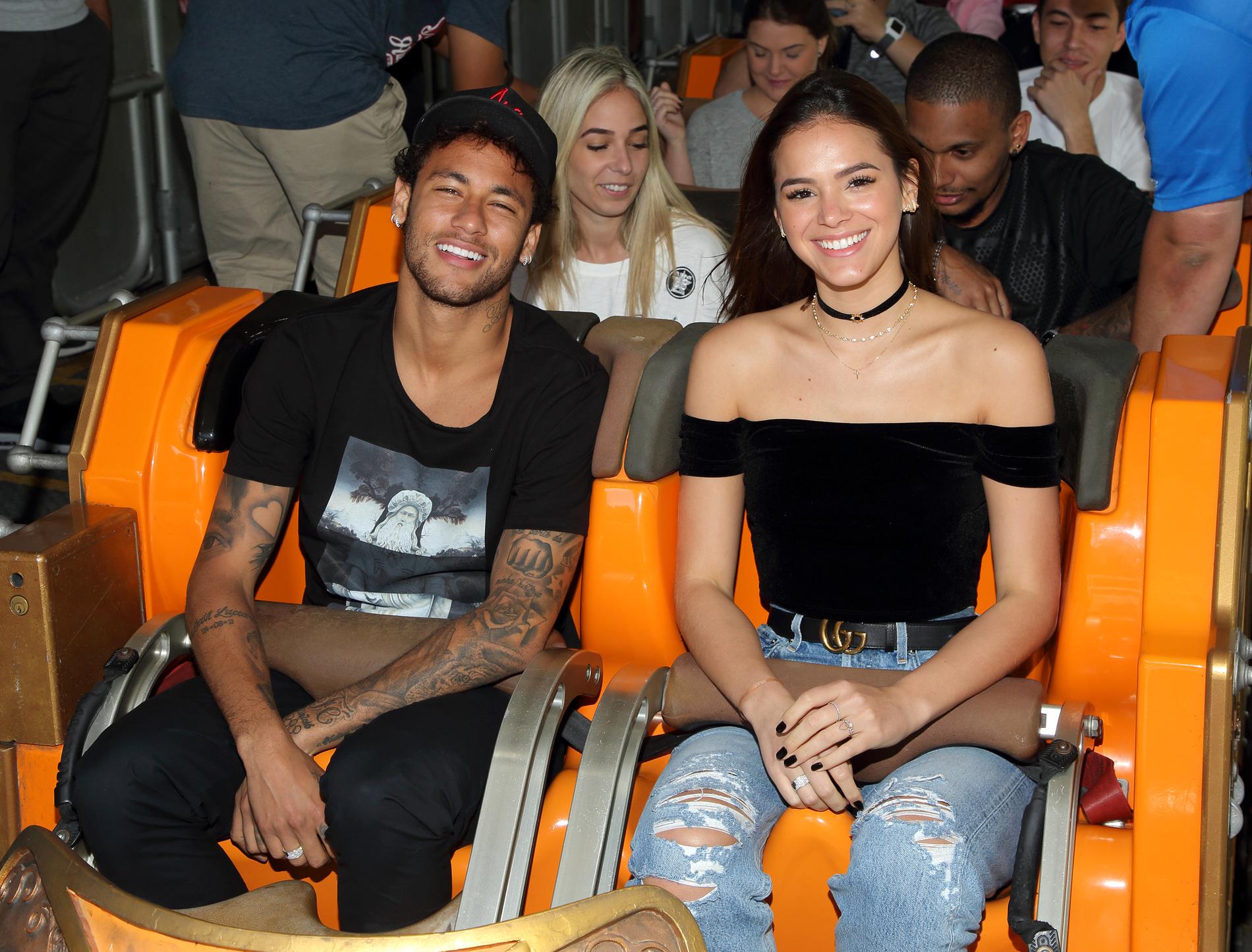 Grâce à sa compagne, Neymar devrait rester à Paris Grâce à sa compagne, Neymar devrait rester à Paris