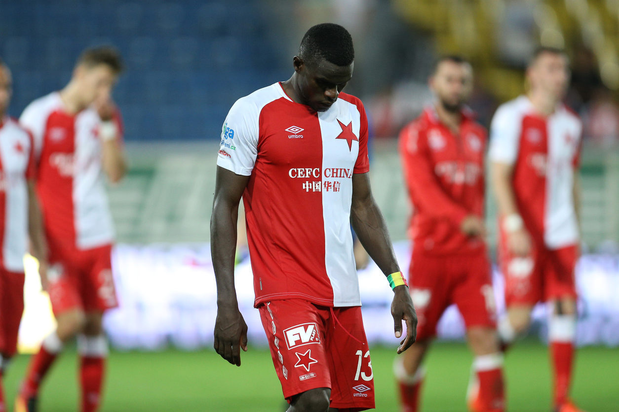 Un problème Ngadeu au Slavia Prague? Un problème Ngadeu au Slavia Prague?
