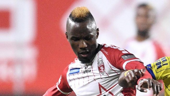 Olinga brille en préparation avec Mouscron 