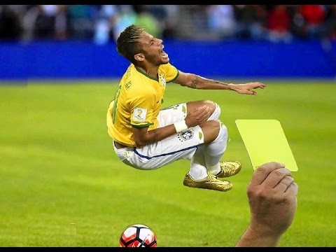 Les critiques se multiplient contre les simulations de Neymar Les critiques se multiplient contre les simulations de Neymar