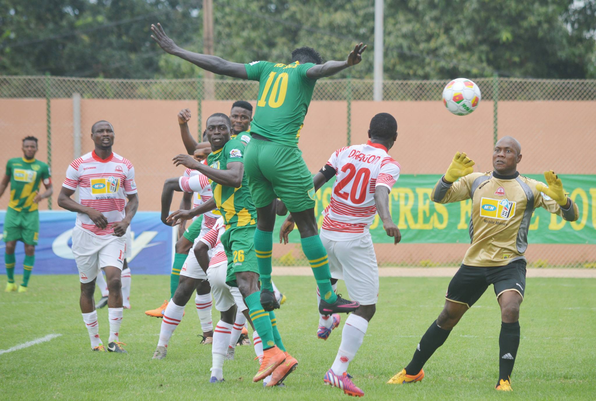 Stade Renard de Melong, premier leader du championnat
