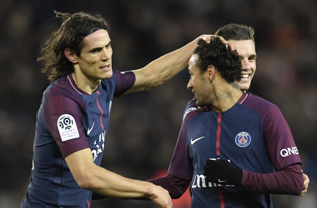 Cavani demande à Neymar de faire passer les objectifs du groupe avant les siens Cavani demande à Neymar de faire passer les objectifs du groupe avant les siens