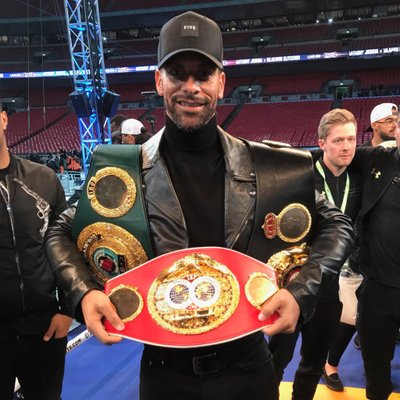 Rio Ferdinand forcé d'arrêter sa carrière de boxeur Rio Ferdinand forcé d'arrêter sa carrière de boxeur