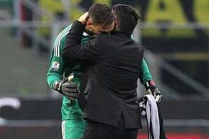 Les supporters du Milan AC font pleurer Donnarumma Les supporters du Milan AC font pleurer Donnarumma