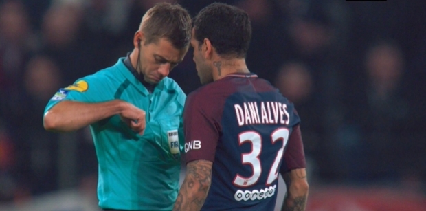 Quatre matchs de suspension pour Alves Quatre matchs de suspension pour Alves