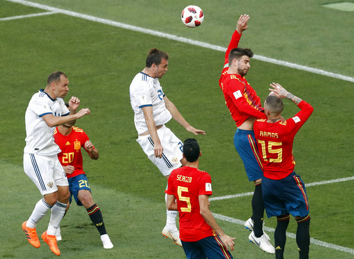 Espagne – Russie : Un arbitre explique pourquoi il y'avait penalty pour les Russes ! Espagne – Russie : Un arbitre explique pourquoi il y'avait penalty pour les Russes !