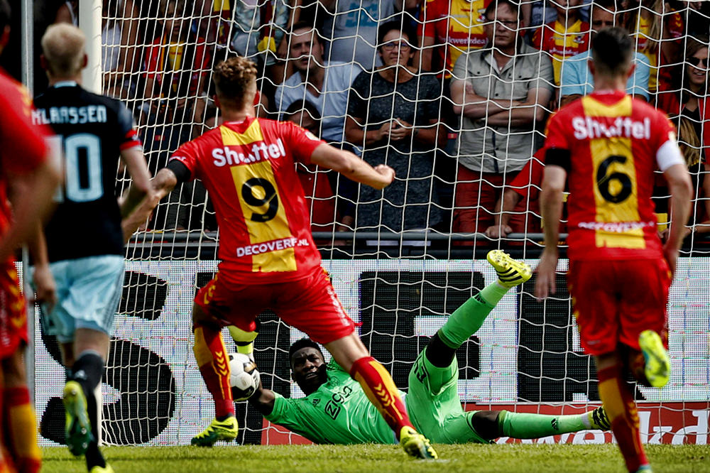 André Onana stoppe un pénalty, l’Ajax l’emporte largement 