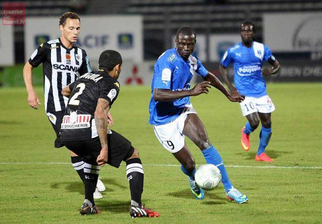 Dona Ndoh, à la poursuite du podium de buteur en Ligue 2