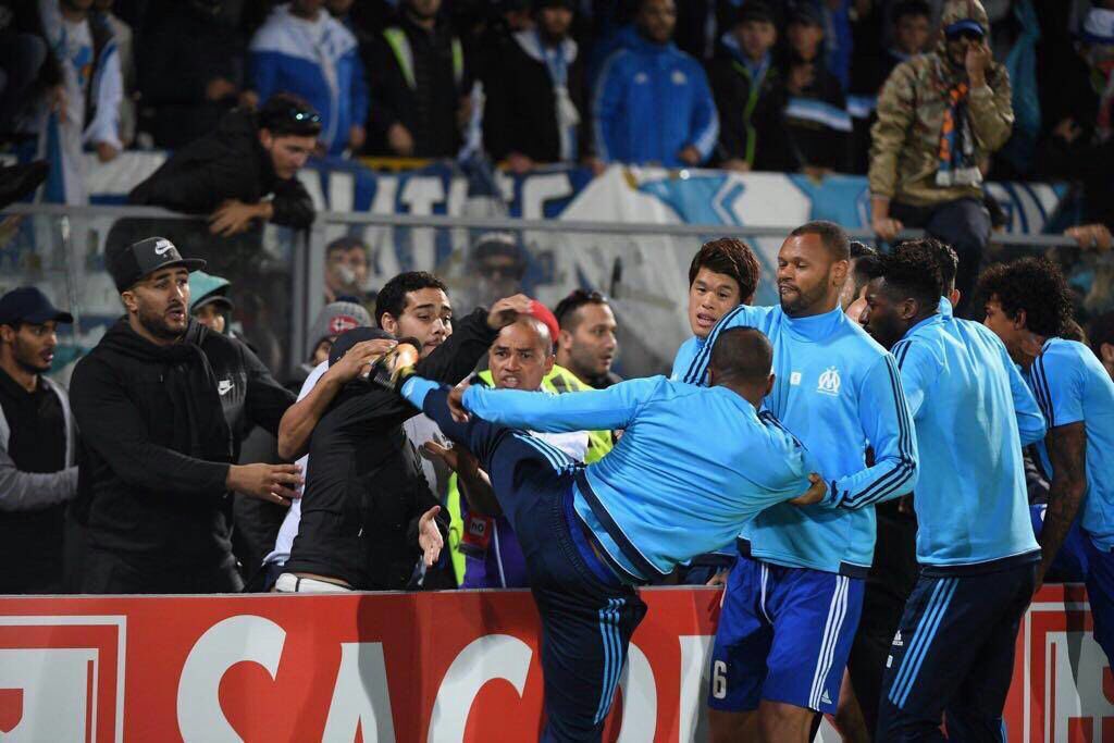 Ligue Europa: Patrice Evra entre dans l’histoire de la mauvaise façon! Ligue Europa: Patrice Evra entre dans l’histoire de la mauvaise façon!