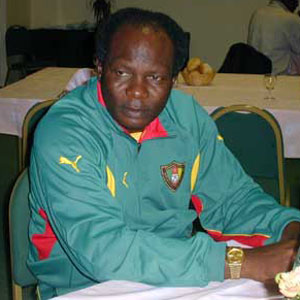 Akono, candidat au poste de sélectionneur des Lions indomptables Akono, candidat au poste de sélectionneur des Lions indomptables