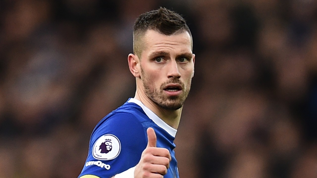 Schneiderlin pour pallier un éventuel départ de Zambo Anguissa ? Schneiderlin pour pallier un éventuel départ de Zambo Anguissa ?
