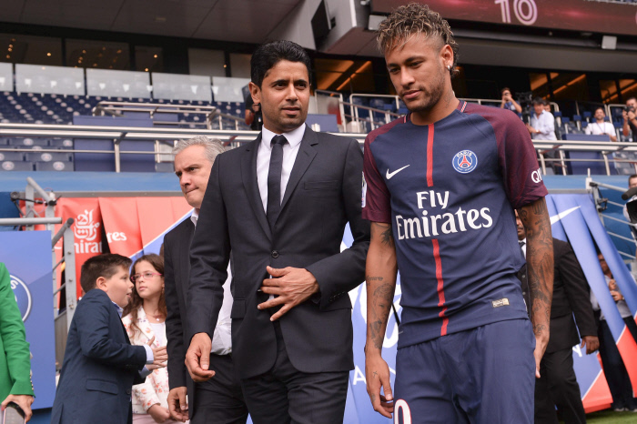 PSG : Nasser Al-Khelaïfi calme la situation après le conflit entre Neymar et Cavani ! PSG : Nasser Al-Khelaïfi calme la situation après le conflit entre Neymar et Cavani !