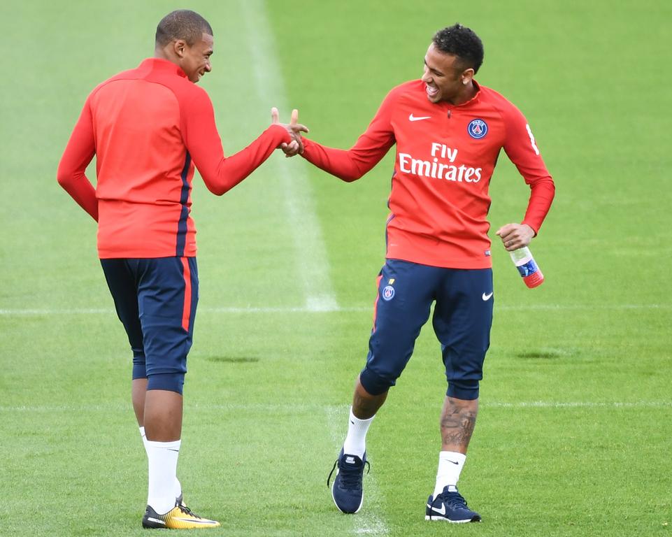 L’UEFA valide les transferts de Neymar et Mbappé
