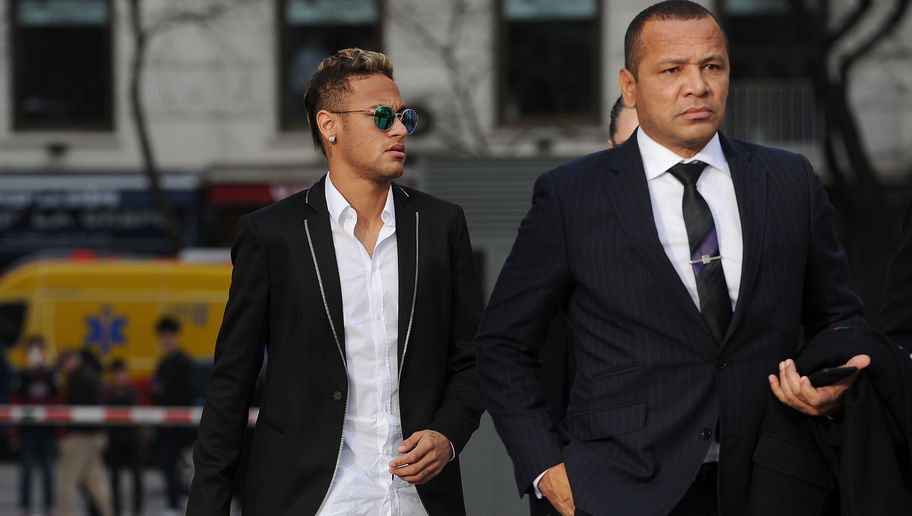  Le père de Neymar attendrait une prime du Barça avant de filer au PSG 