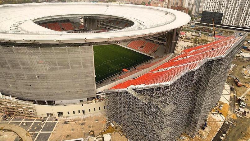 Mondial 2018 : deux impressionnantes tribunes à l’extérieur du stade d'Ekaterinbourg