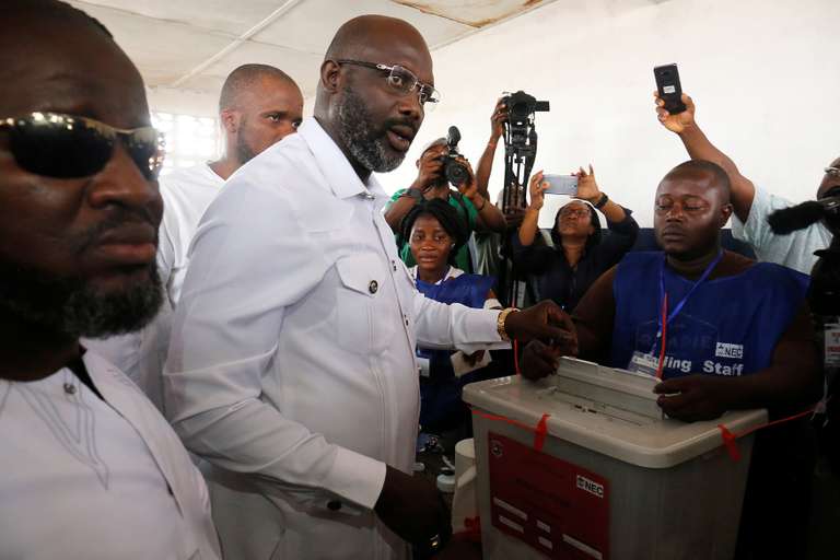 Weah, dans l’attente des résultats de la présidentielle libérienne