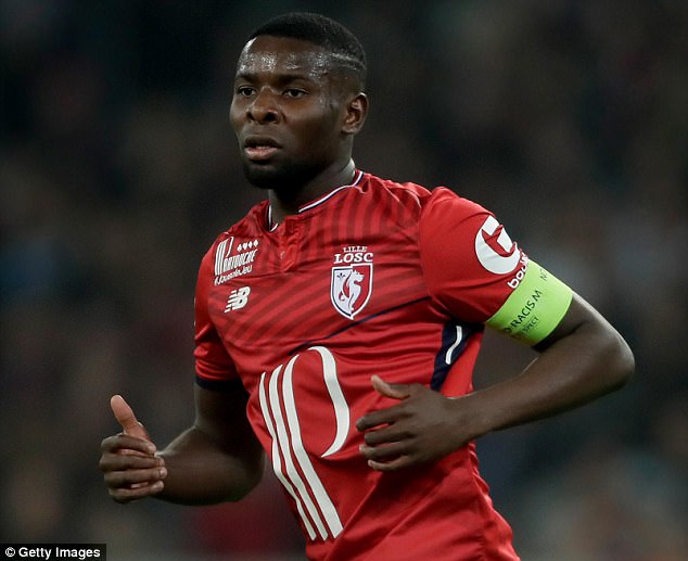 La lutte des clubs anglais continuent pour Amadou La lutte des clubs anglais continuent pour Amadou