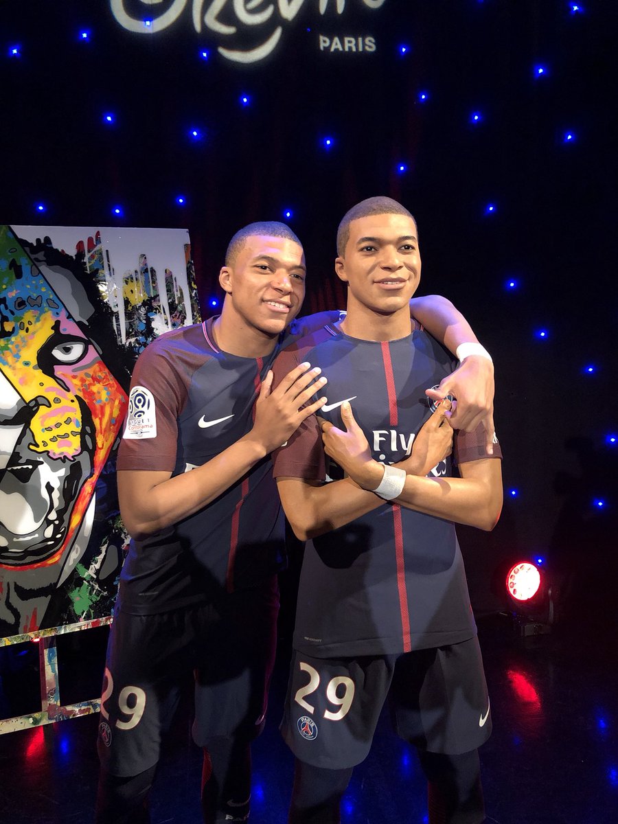 La statue de Mbappé fait son entrée au musée La statue de Mbappé fait son entrée au musée