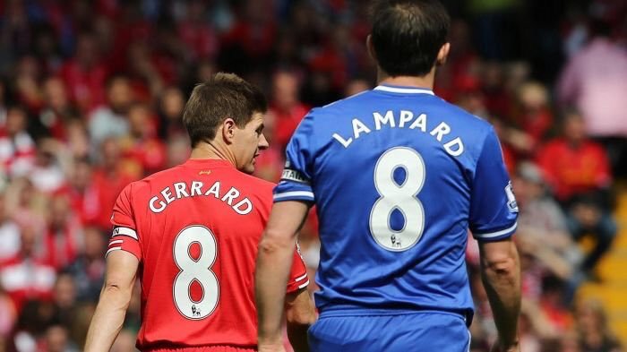 Frank Lampard et Steven Gerrard se battent pour Harry Wilson de Liverpool Frank Lampard et Steven Gerrard se battent pour Harry Wilson de Liverpool