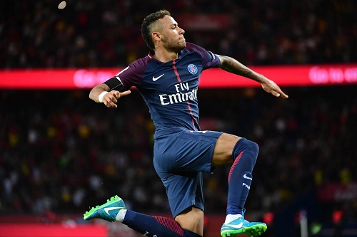 Sombrero, dribbles, but incroyable: Neymar marche sur la Ligue 1 Sombrero, dribbles, but incroyable: Neymar marche sur la Ligue 1
