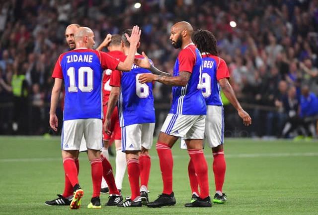 Zidane, plus fort qu’Eto’o lors du match des légendes de 98