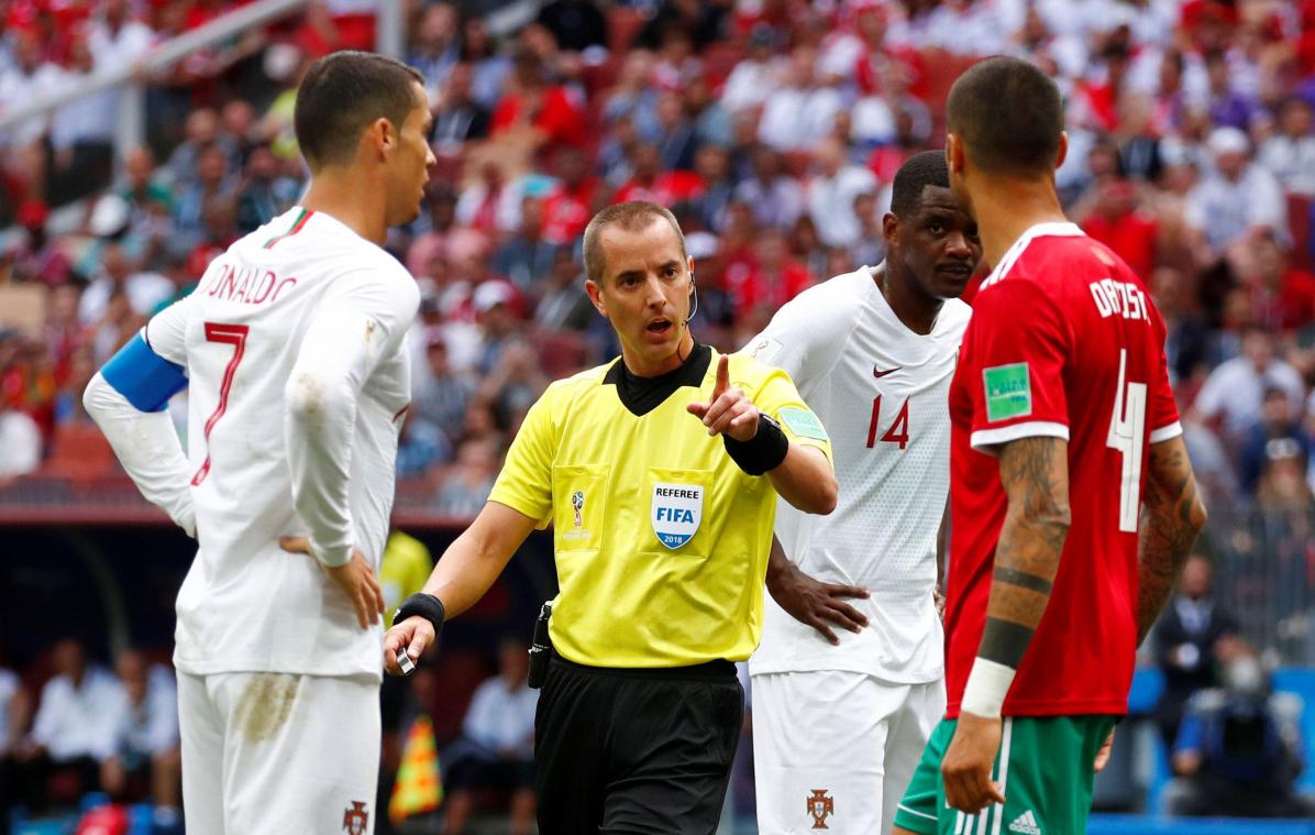 L’arbitre de Maroc- Portugal a-t-il demandé le maillot de CR7 ? L’arbitre de Maroc- Portugal a-t-il demandé le maillot de CR7 ?