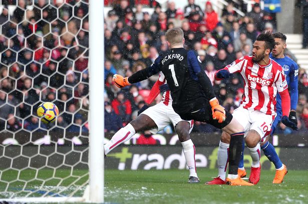 Choupo- Moting se réveille enfin…mais Stoke continue de s’enfoncer Choupo- Moting se réveille enfin…mais Stoke continue de s’enfoncer