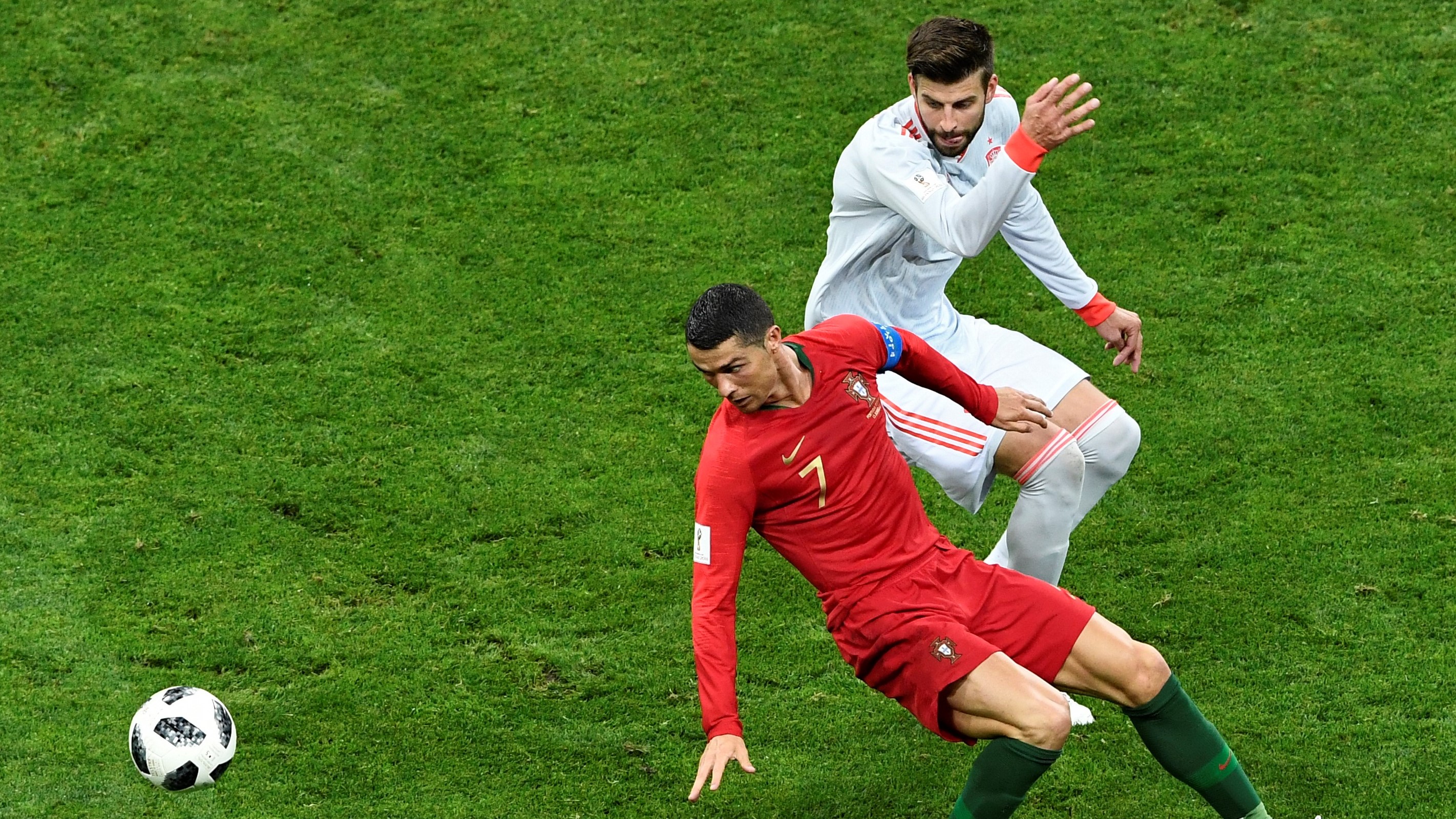 Piqué accuse Ronaldo de plonger Piqué accuse Ronaldo de plonger