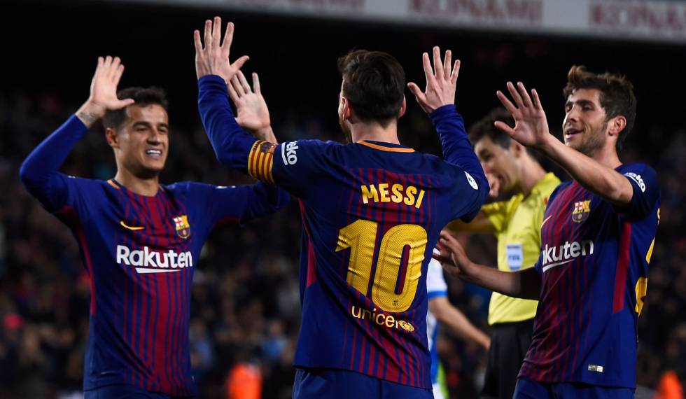 Messi regarde Ronaldinho dans les yeux sur coup-franc Messi regarde Ronaldinho dans les yeux sur coup-franc