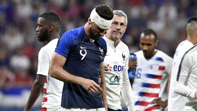 Un joueur interdit de tête Un joueur interdit de tête