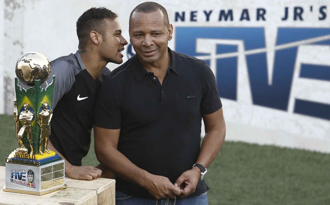 Neymar père défend son fils