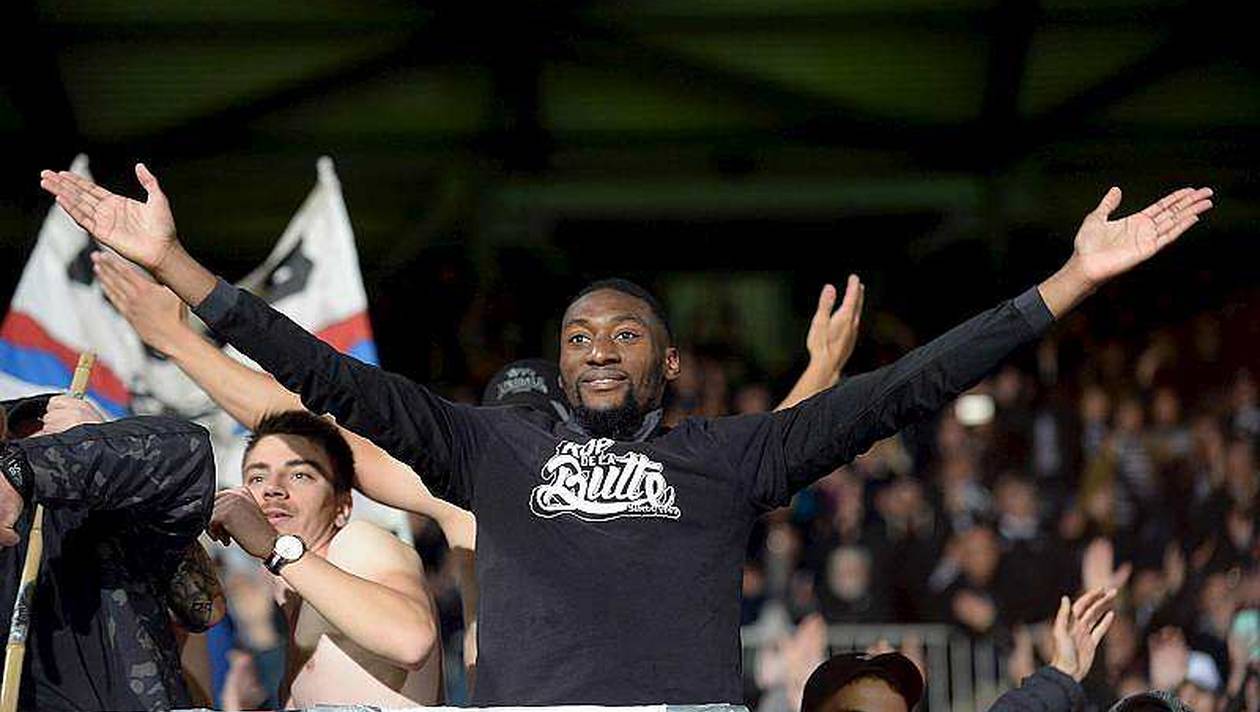 L’hommage rendu à Toko Ekambi par public angevin 