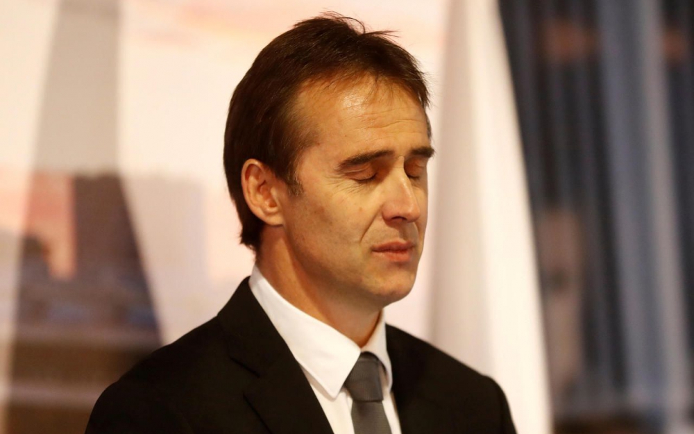 L’ancien coach de l’Espagne en larmes après son limogeage L’ancien coach de l’Espagne en larmes après son limogeage