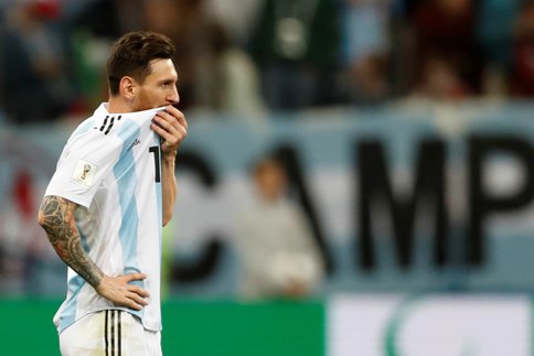 Emmanuel Petit critique vertement Messi :"Messi devrait avoir honte" Emmanuel Petit critique vertement Messi :"Messi devrait avoir honte"