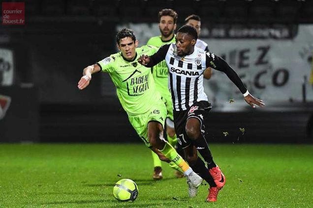 Toko Ekambi, recalé de la course pour le titre de joueur du mois de février en Ligue 1 Toko Ekambi, recalé de la course pour le titre de joueur du mois de février en Ligue 1